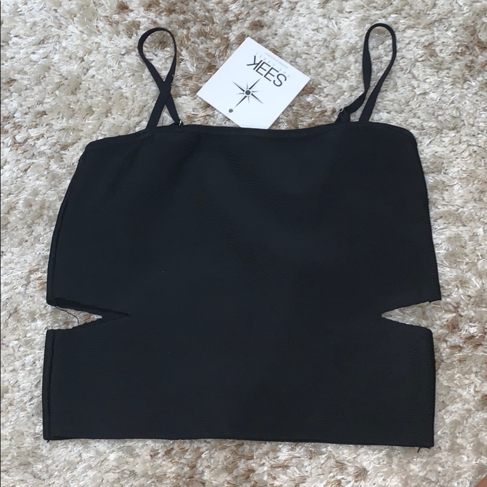 CUTE LF BLACK CROP TOP!!
